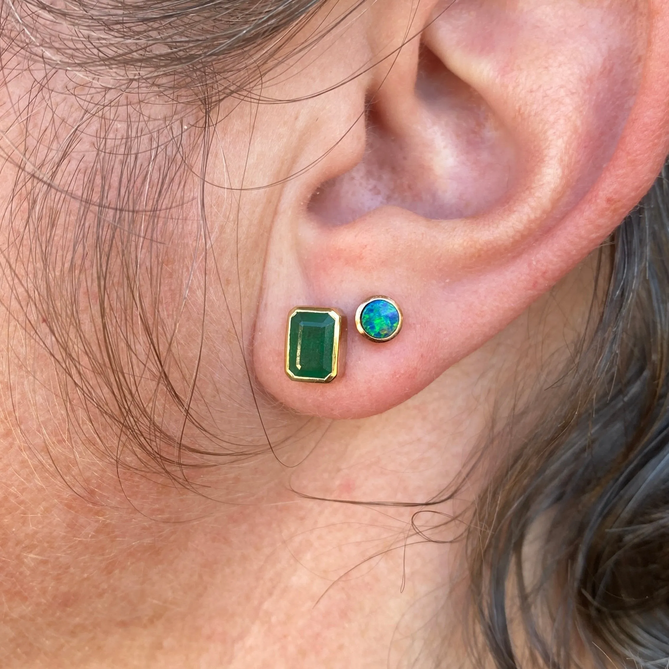 18k Yellow Gold 1.96ct Emerald Bezel Stud Earrings 7x5mm
