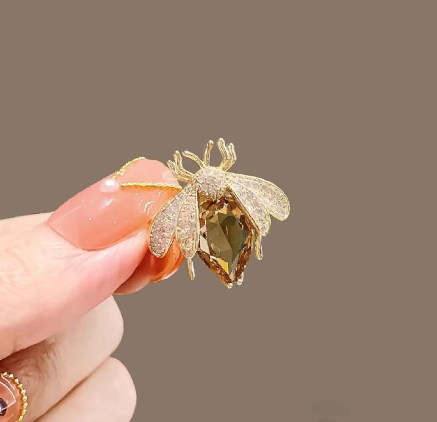 Bee Pin and Brooch - Women's Retro Honeycomb Fashion Rhinestone Sunflower Brooch - Cute Cartoon Personality Enamel Oil Drop Color Insect Pin