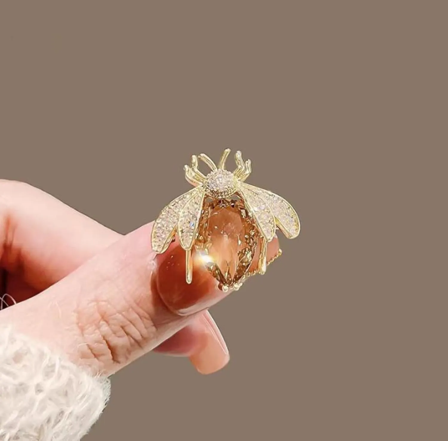 Bee Pin and Brooch - Women's Retro Honeycomb Fashion Rhinestone Sunflower Brooch - Cute Cartoon Personality Enamel Oil Drop Color Insect Pin