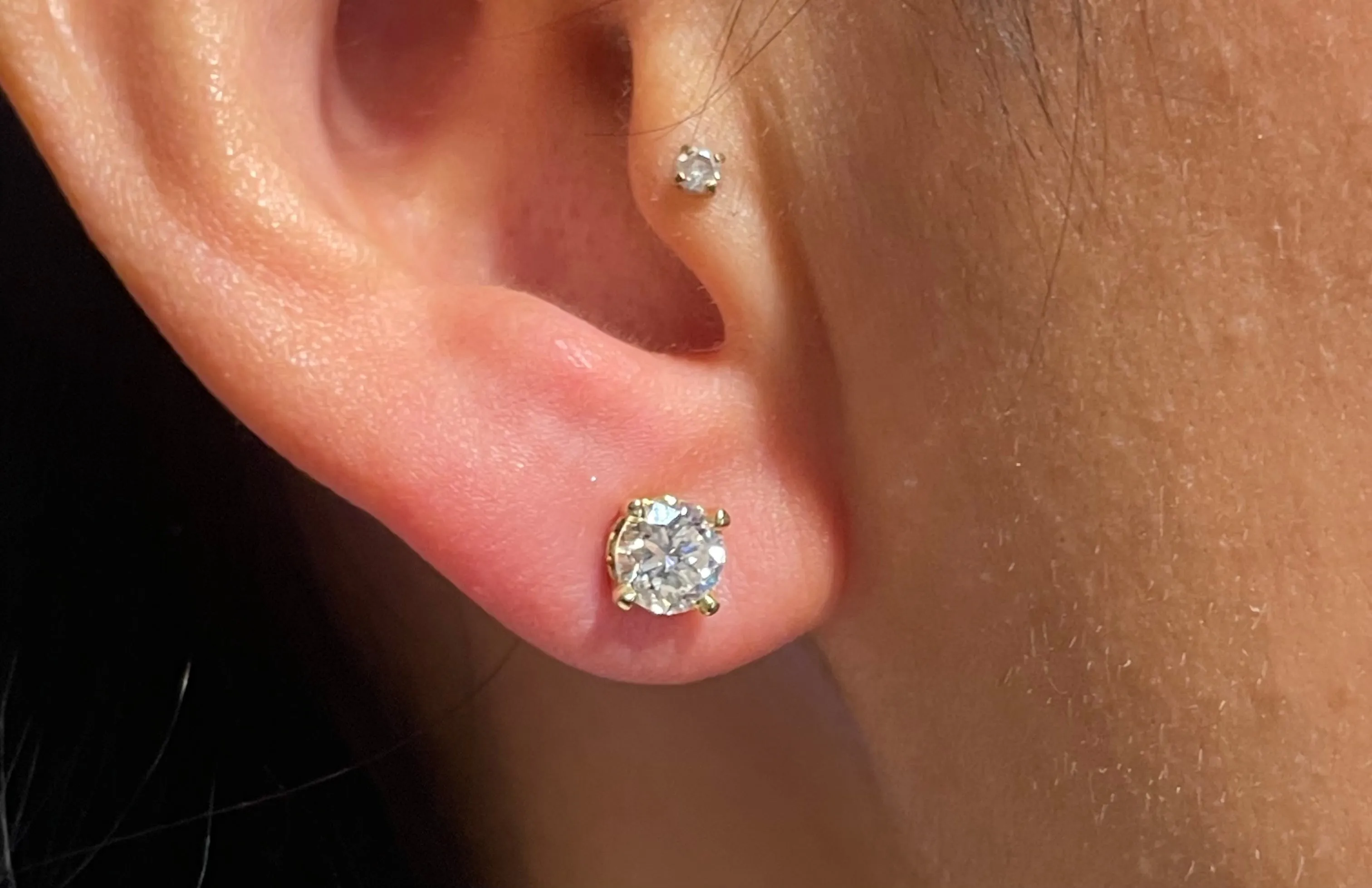 Brilliant cut diamond studs in 18 carat gold