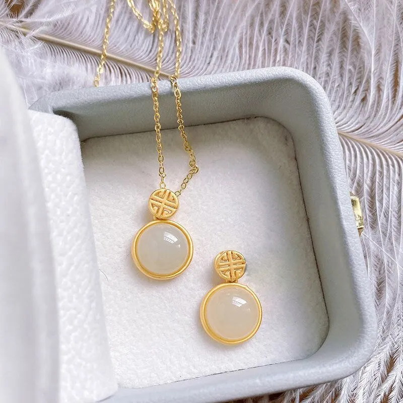 Creative Design Inlaid Natural Hetian Chalcedony Round Pendant Necklace