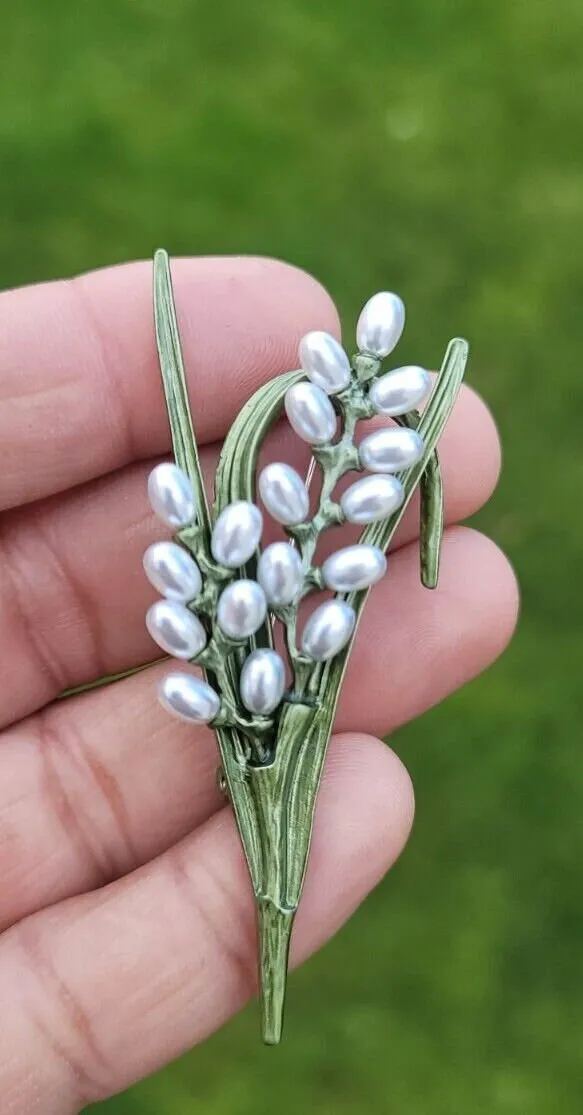 Flower brooch celebrity good luck pearl pin vintage look king queen broach s10