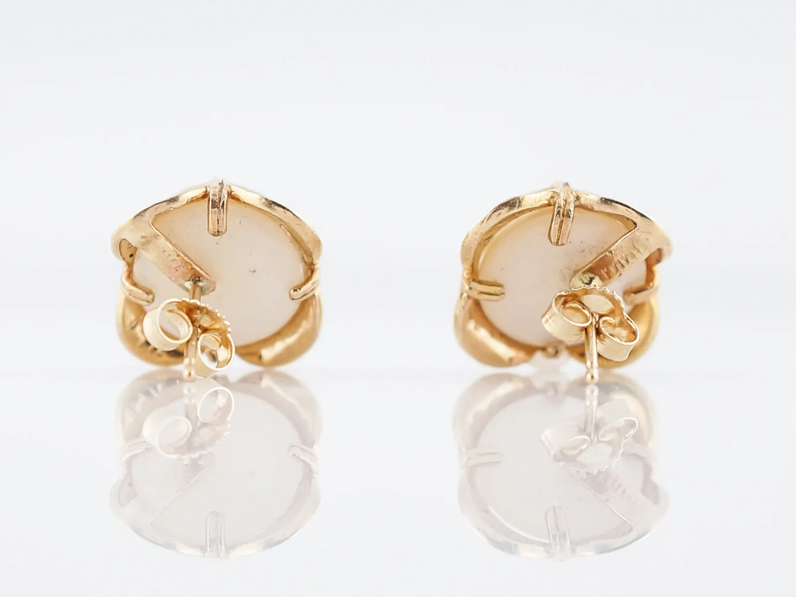 Modern Earrings Mabe Pearl in 18k Yellow Gold