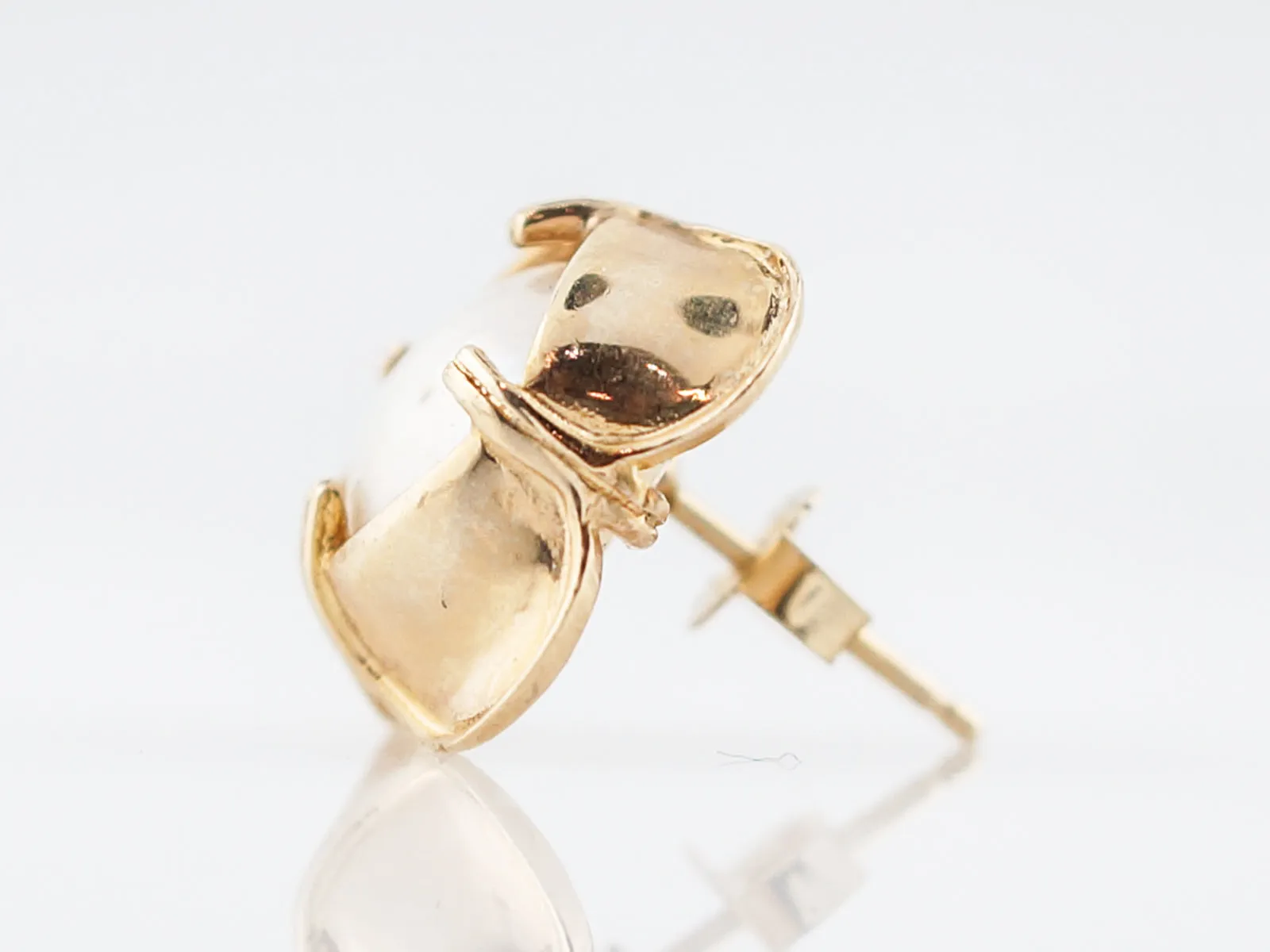 Modern Earrings Mabe Pearl in 18k Yellow Gold