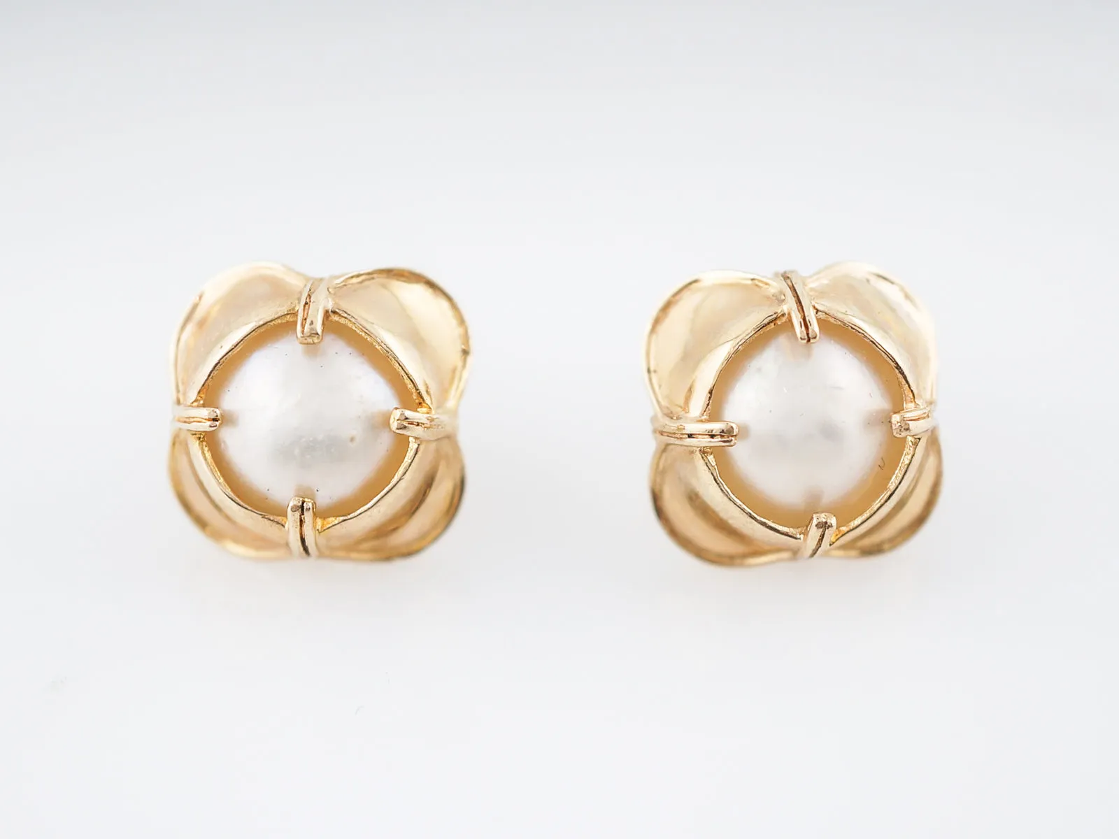 Modern Earrings Mabe Pearl in 18k Yellow Gold