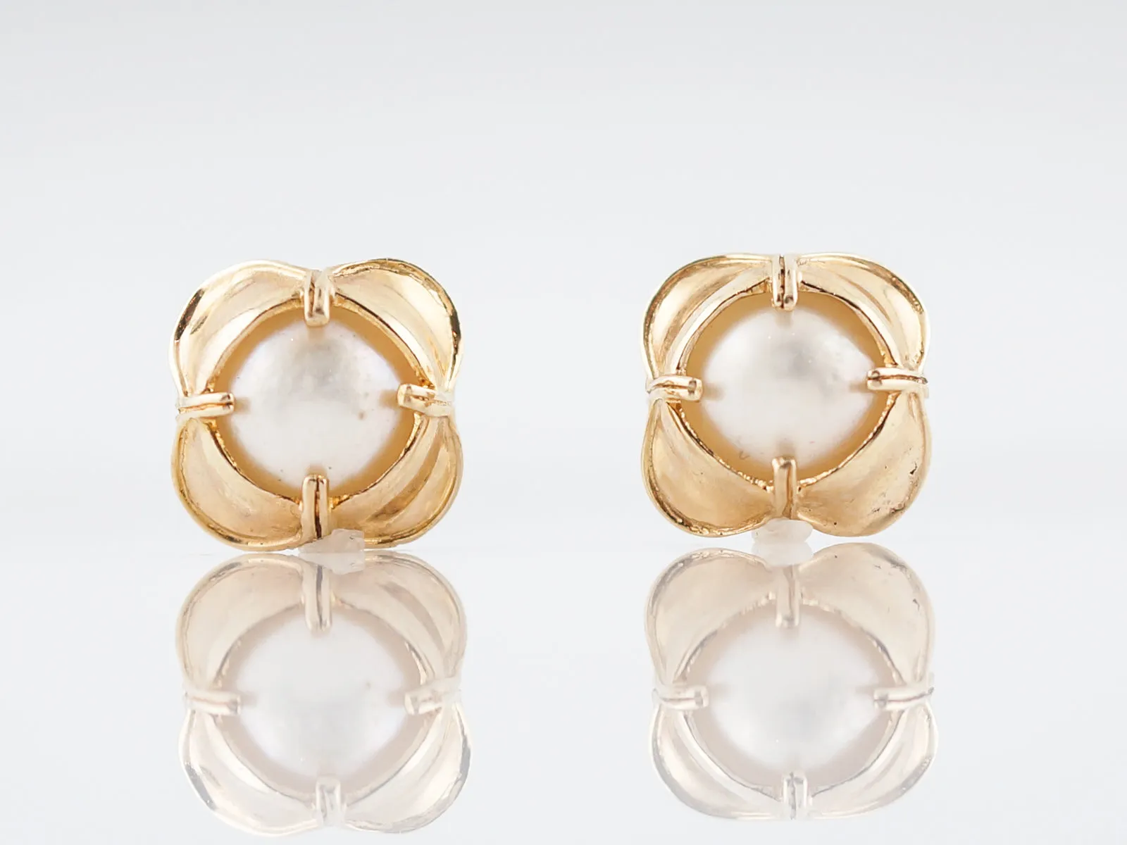 Modern Earrings Mabe Pearl in 18k Yellow Gold