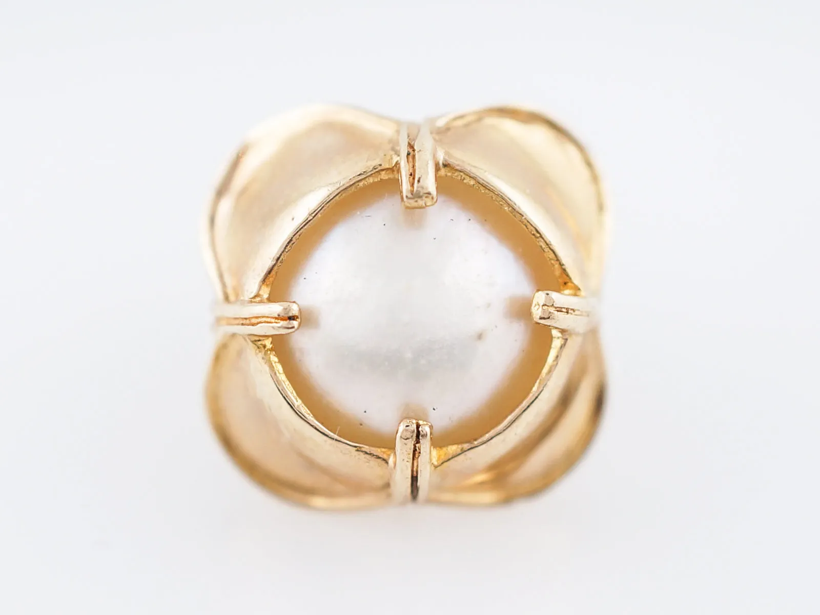 Modern Earrings Mabe Pearl in 18k Yellow Gold