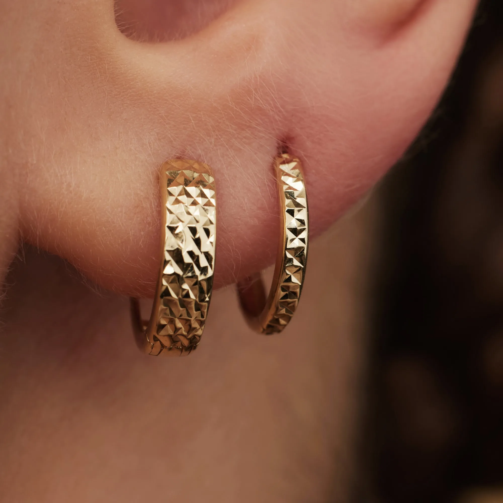 Rivoli Laura 14 karat gold hoop earrings with diamond cut