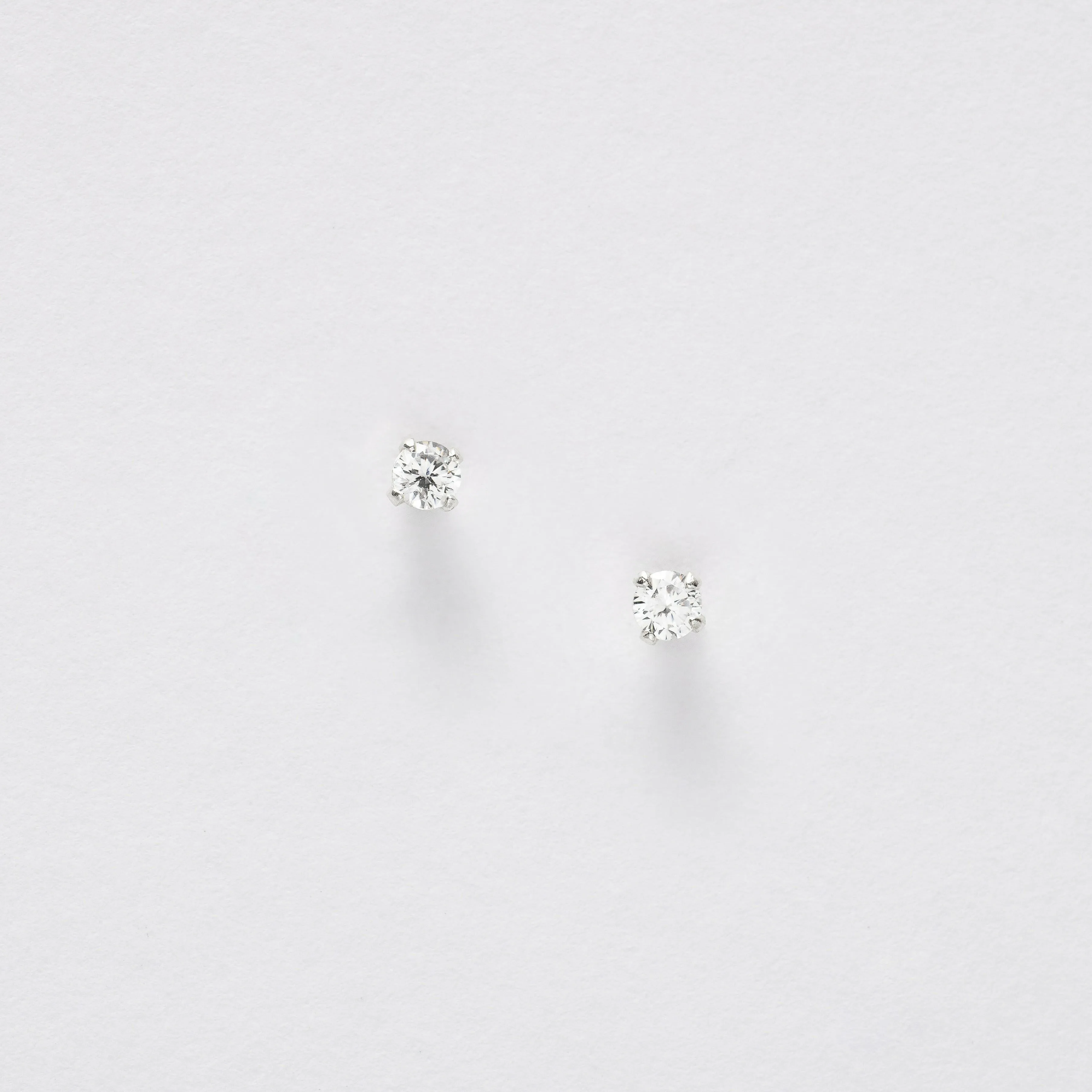 Silver Cubic Zirconia Ear Stud - Elegant Jewelry for Any Occasion