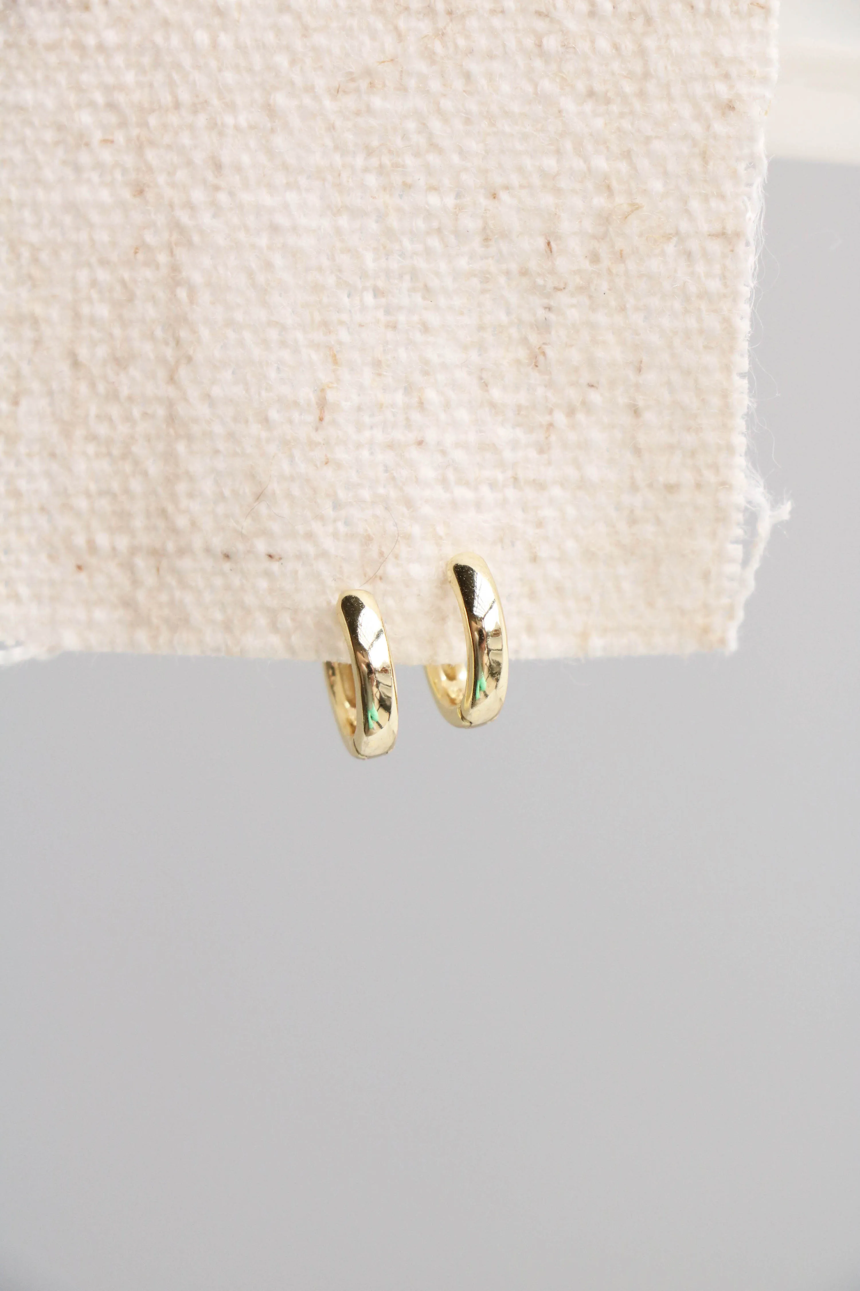 simple huggie hoops { silver   gold }