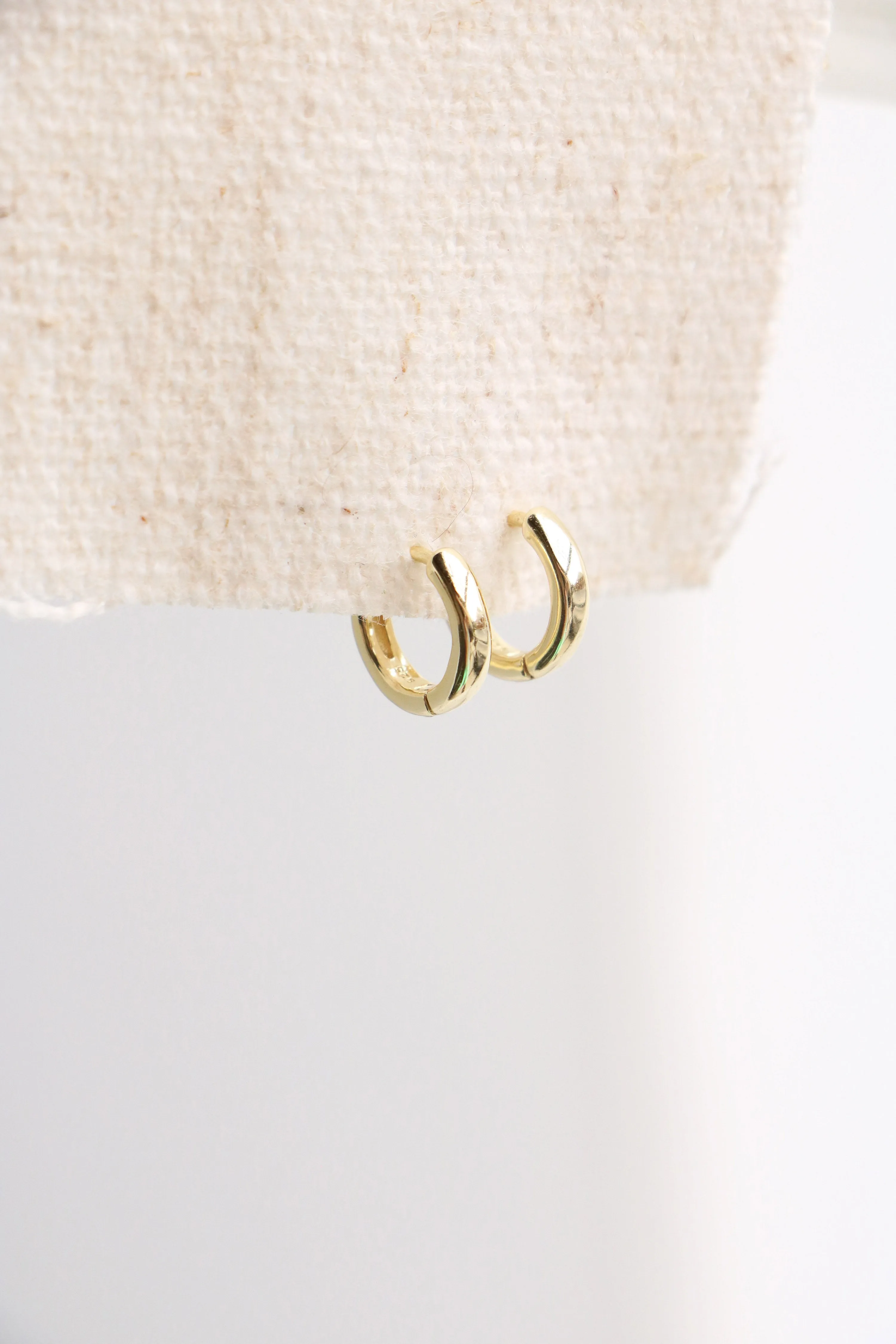 simple huggie hoops { silver   gold }