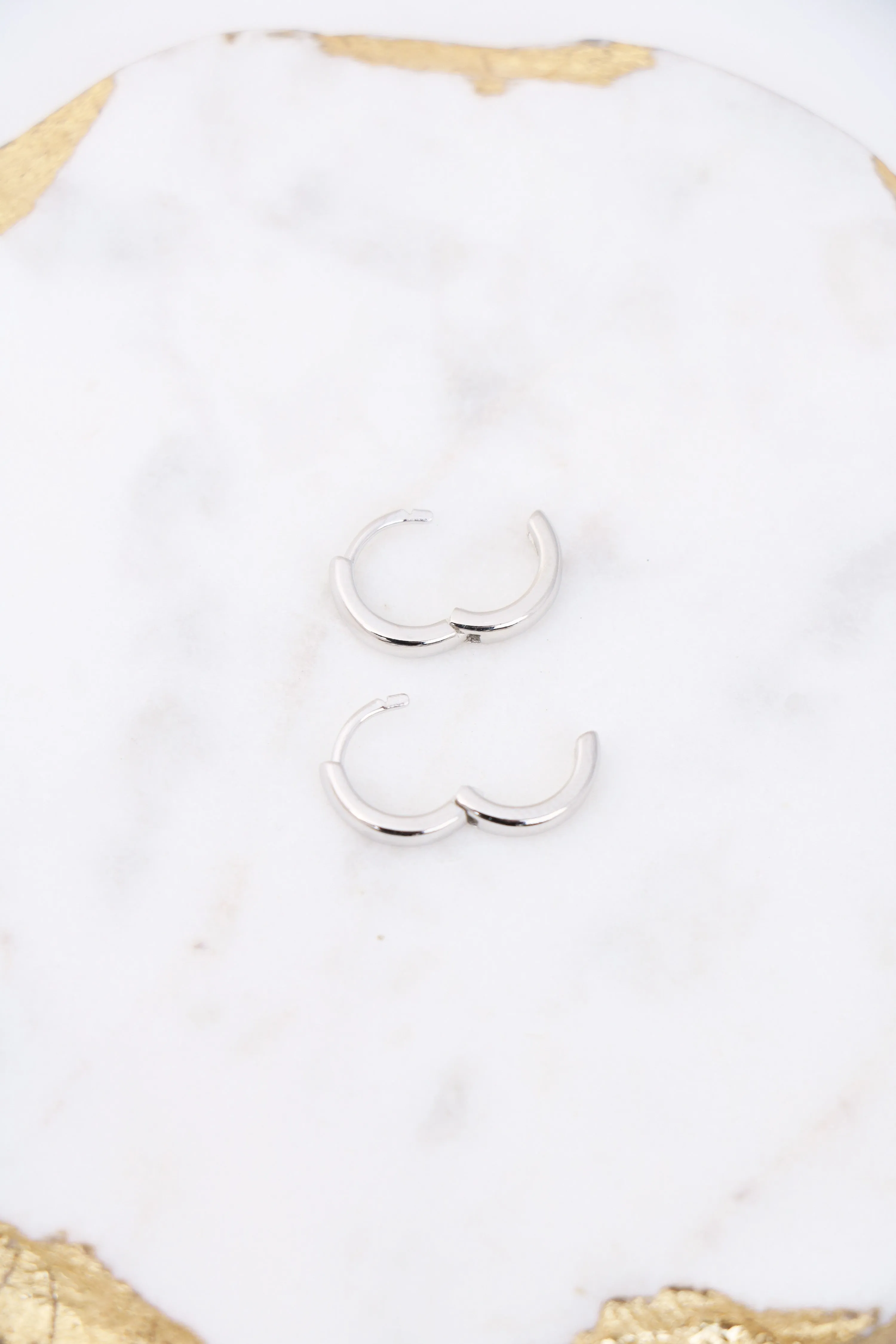 simple huggie hoops { silver   gold }