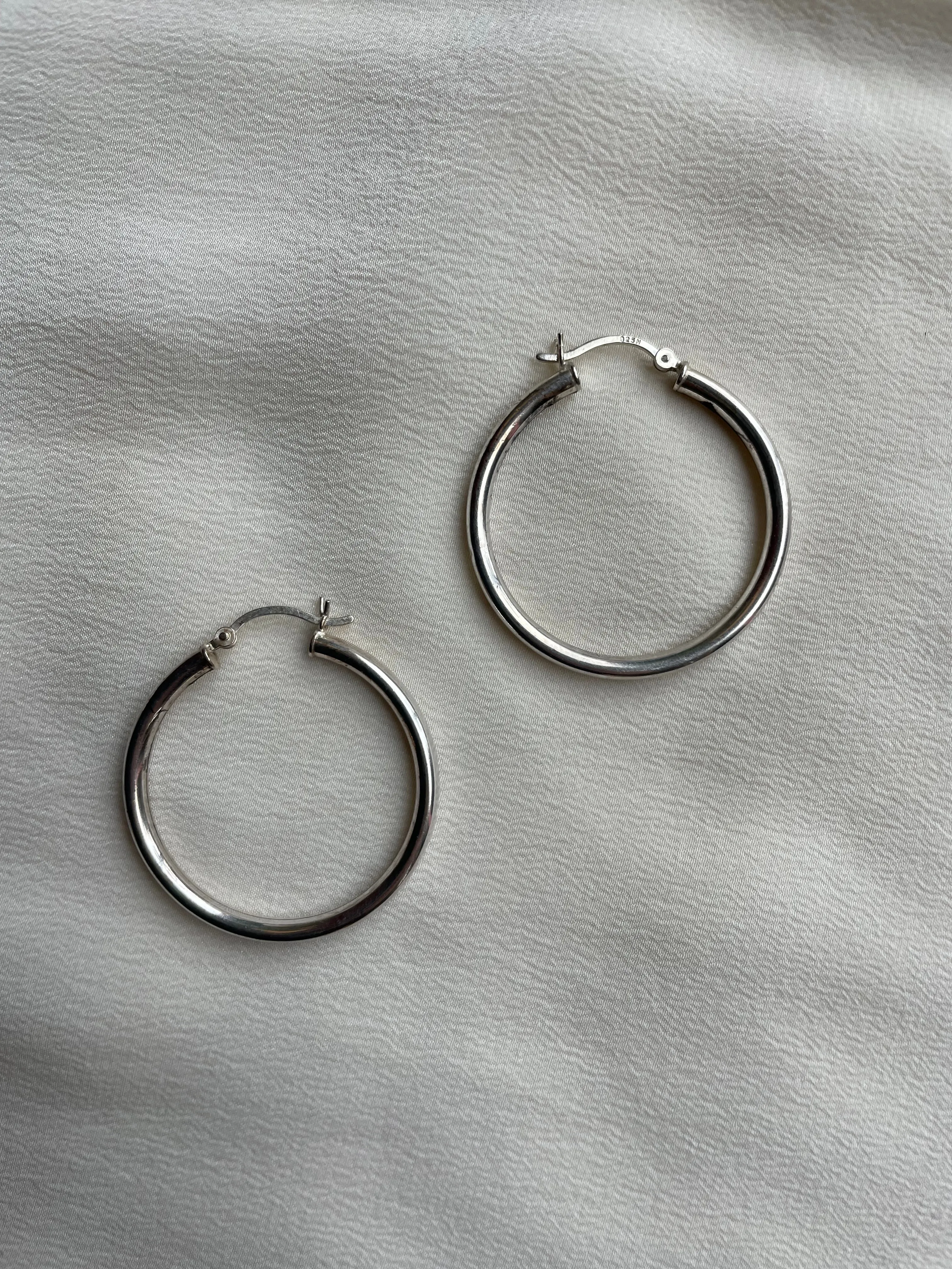 simple tube silver hoops E227