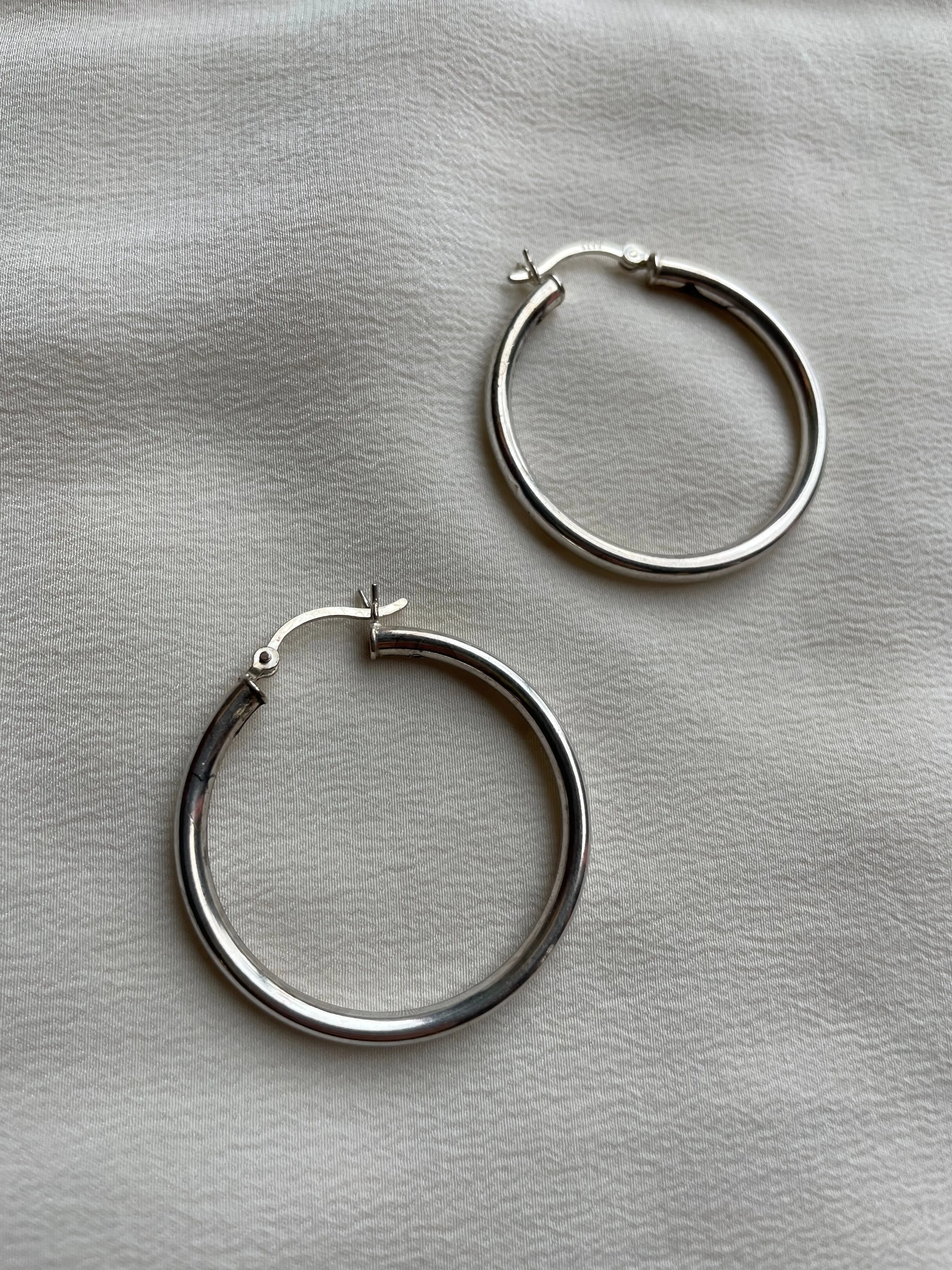 simple tube silver hoops E227