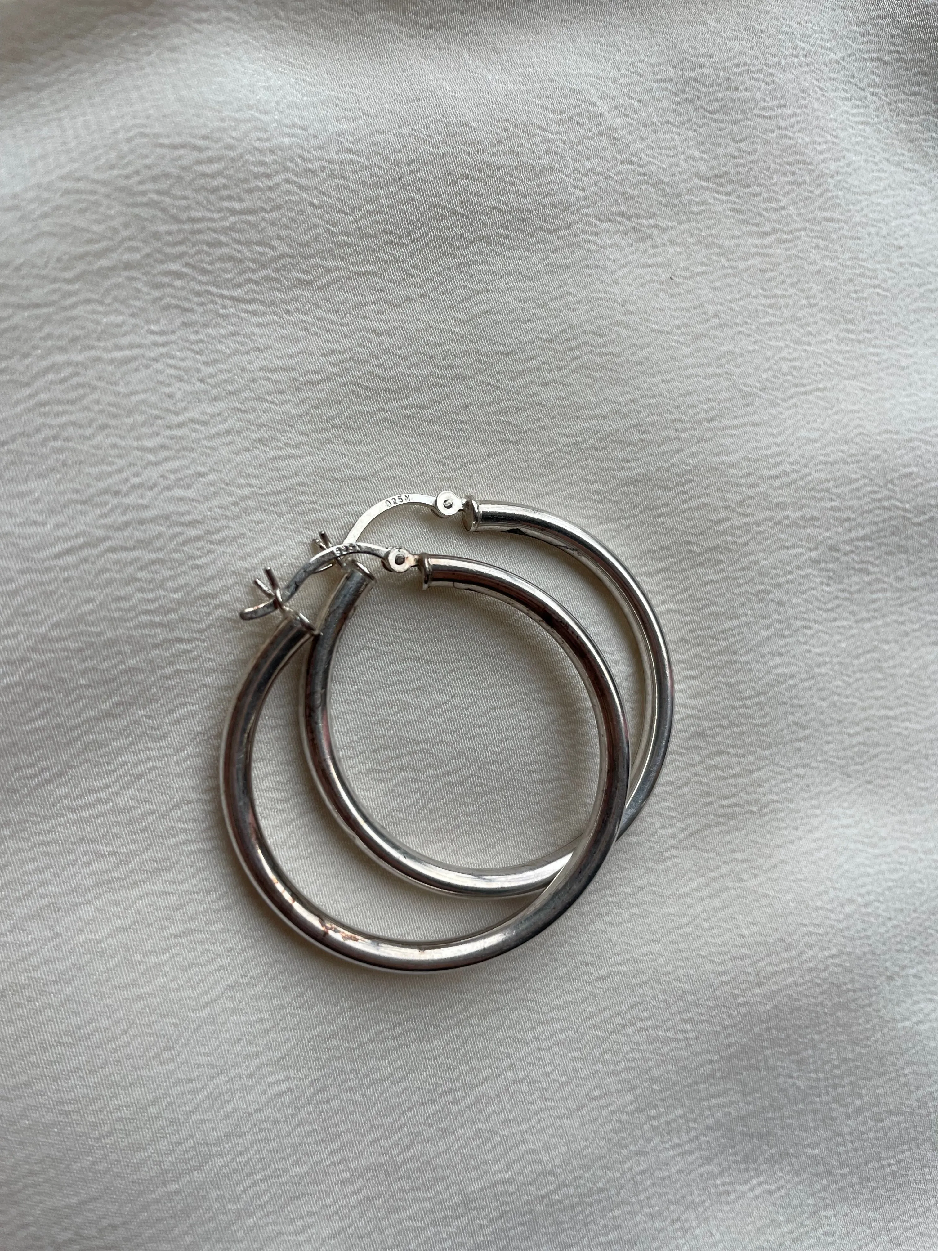 simple tube silver hoops E227