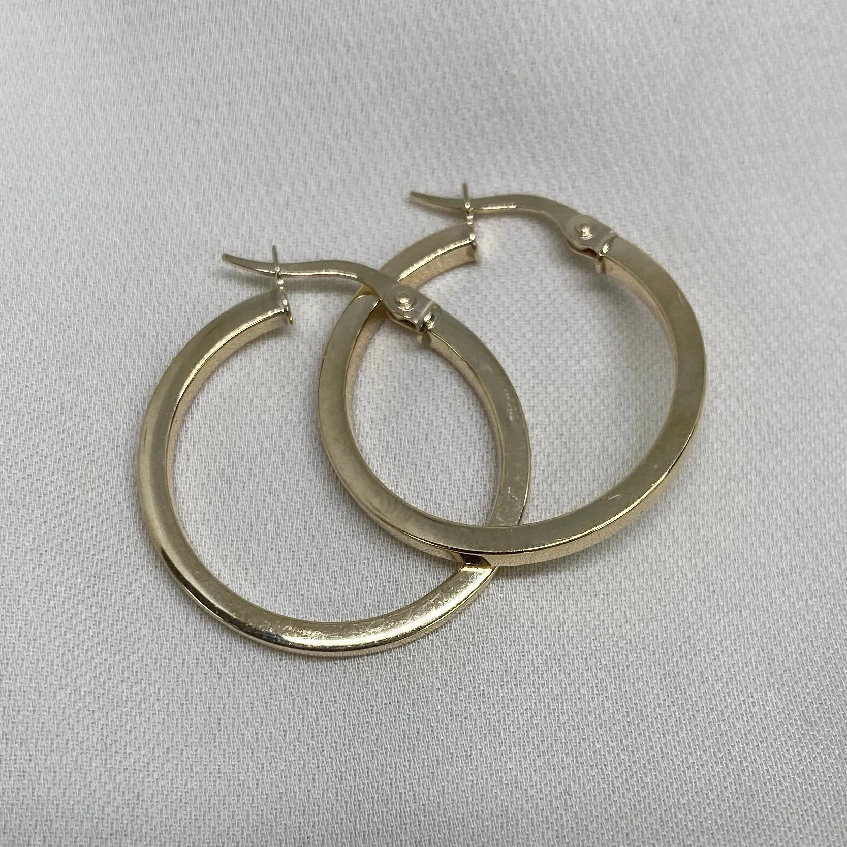 Small 10K Gold Modern Tubing Hoop Earring
