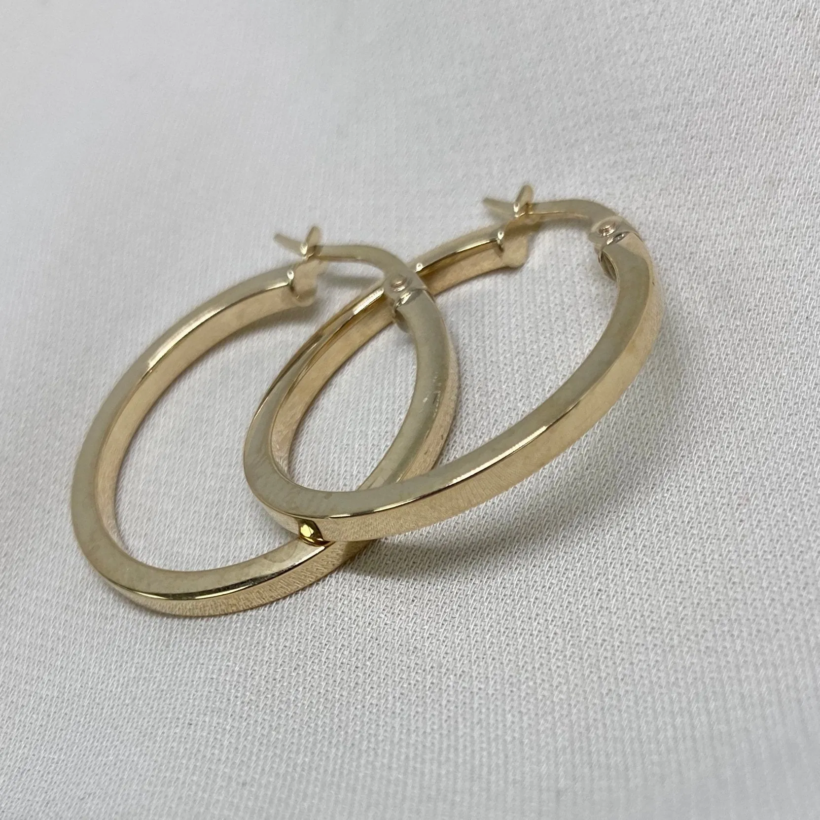 Small 10K Gold Modern Tubing Hoop Earring