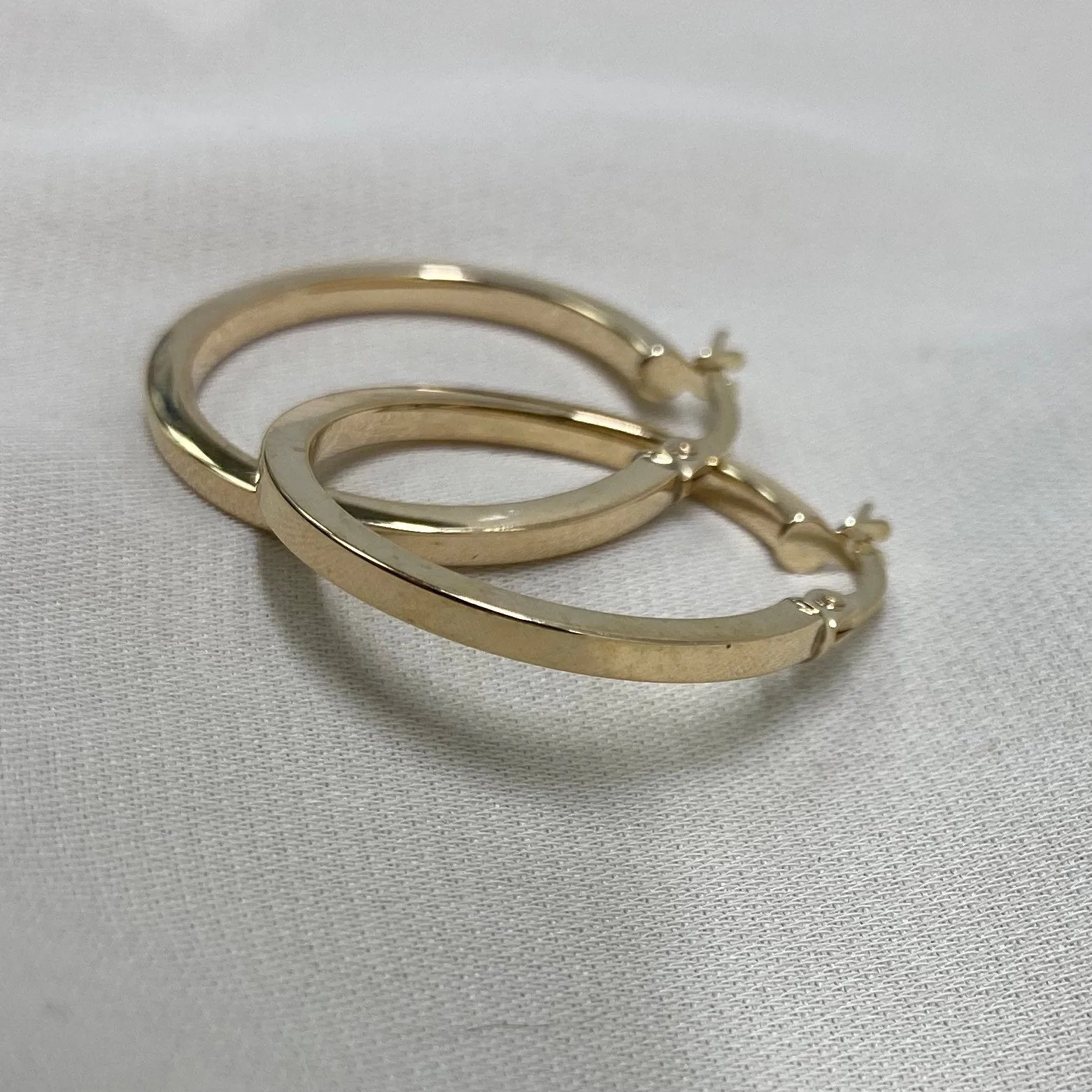 Small 10K Gold Modern Tubing Hoop Earring
