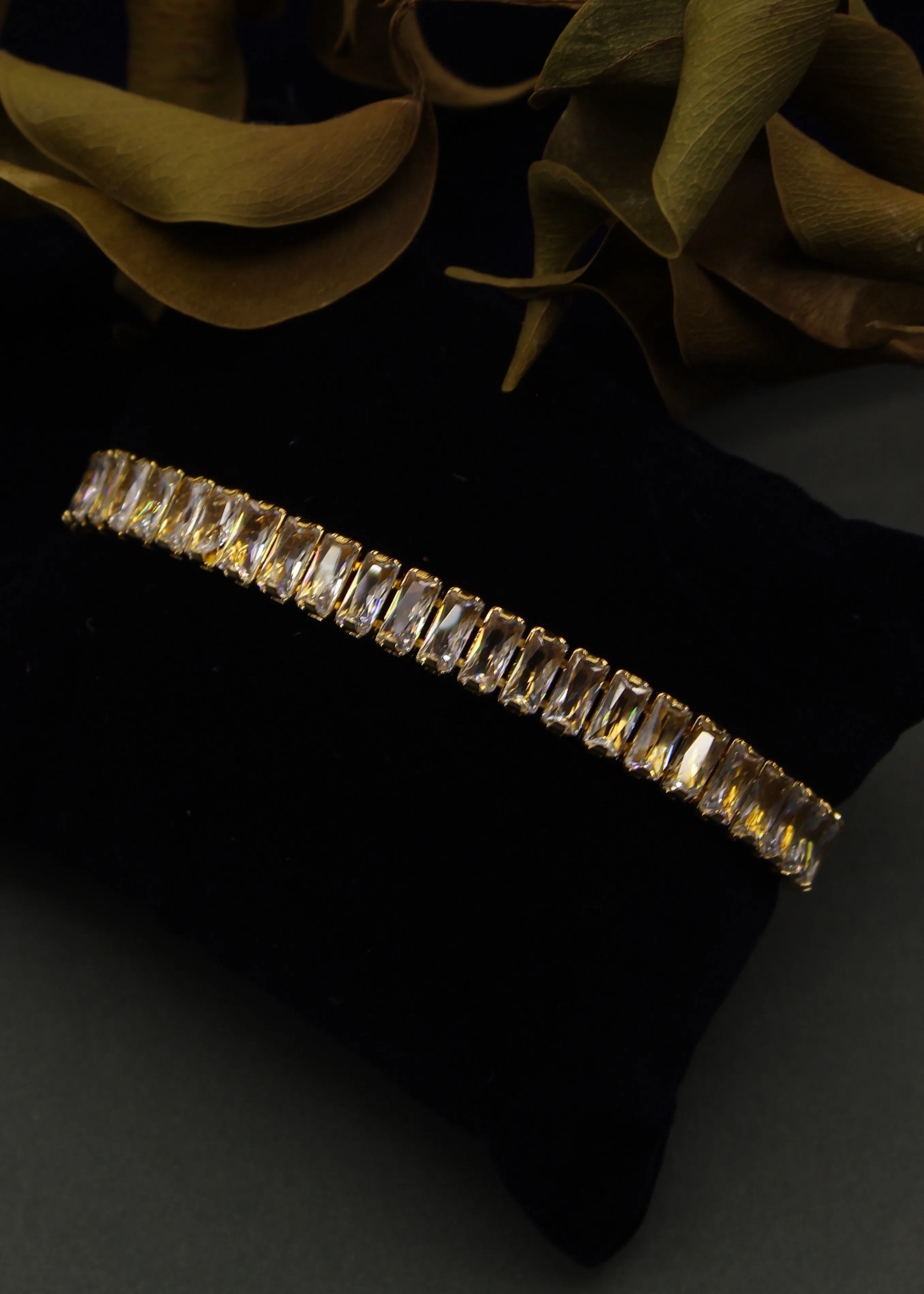 STYLISH GOLD BRACELET