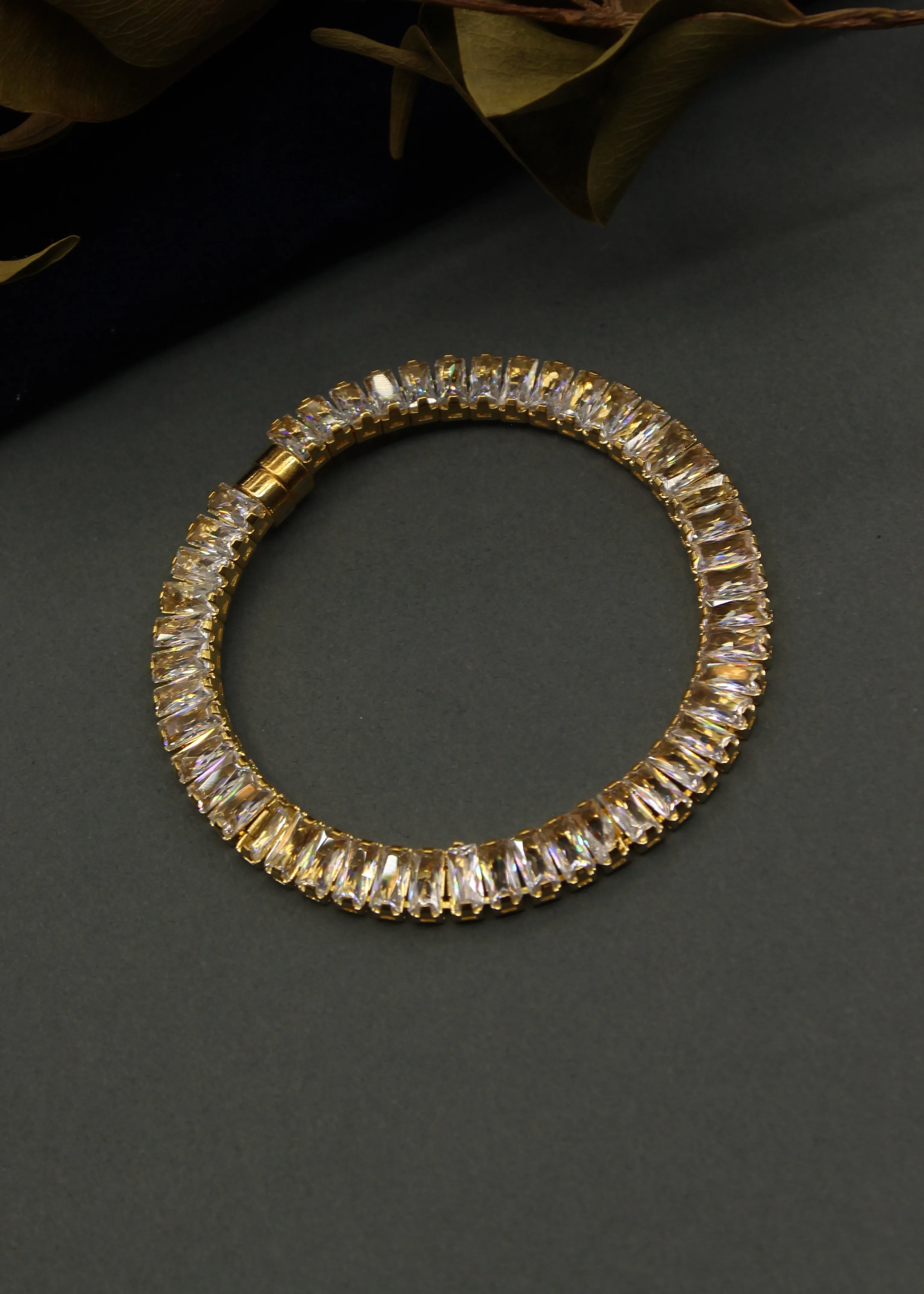 STYLISH GOLD BRACELET