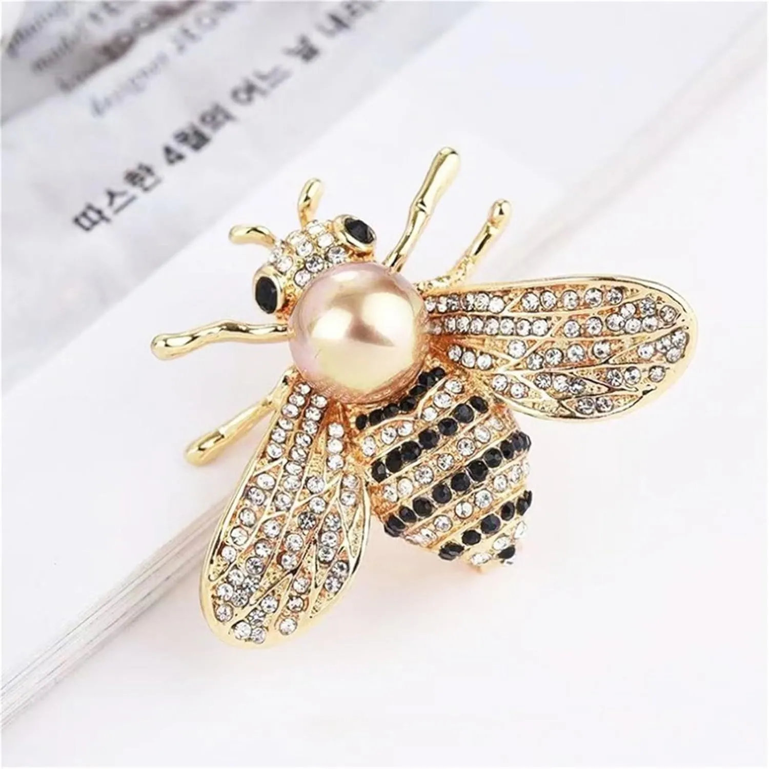 Vintage Crystal Honey Bee Brooches for Women,Sparkly Rhinestone Insect Bee Brooches Charm Faux Pearl Yellow Sun Flower Honeybee Lapel Pins Dress Suit Shirt Prom Party Jewelry